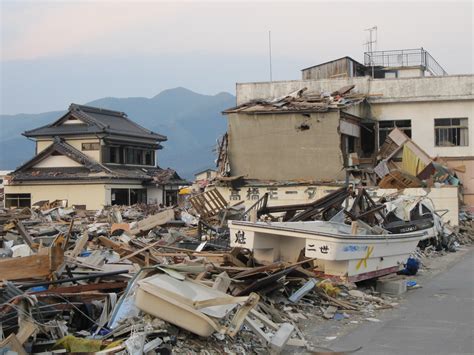 2011 Tōhoku Depremi ve Japonya'nın Yeniden Doğuşu: Yoshiaki Tsuda ve Nükleer Güvenlik Sorunu