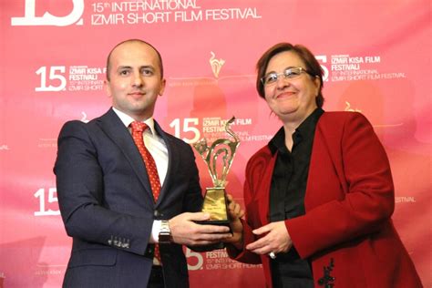 2017 İzmir Uluslararası Film Festivali'nde Yönetmenliğini Yaptığı Arafın Altın Portakal Ödülü Kazanması: Çağrı Çıla'nın Sinema Yolculuğu ve Ödüllendirilen Bir Başarı