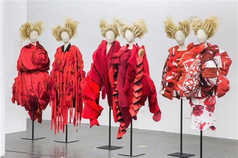   2017 Met Gala'nın Rei Kawakubo/Comme des Garçons: Art Of The In-Between Temasıyla Moda Dünyasında Bir Devrim Yaratması